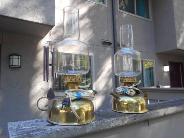 Vintage Brass Tea Pot electric Kettle Table Accent Lamp w Glass Globes 1