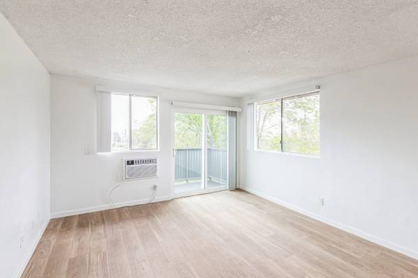 $2,895 / 2br - 1000ft2 - 6 Weeks Free! (850 Warwick Ave, Thousand Oaks, CA)63800496936449123