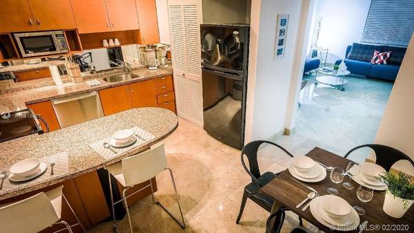 $100 / 2br - 909ft2 - Washer/dryer/dishwasher/central AC (Flamingo Park)64051005790851121