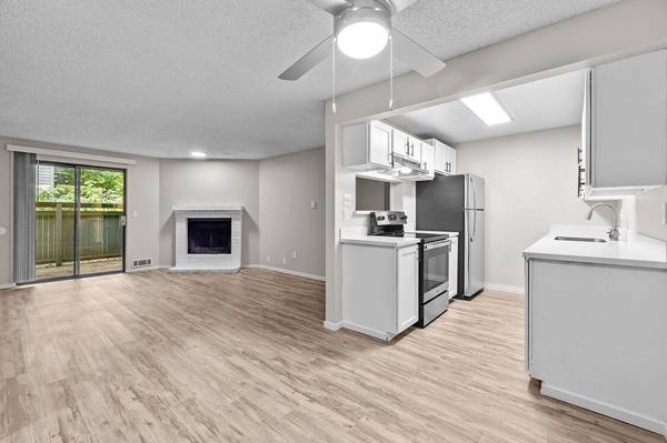 $1,938 / 2br - 880ft2 - Emerald Award Renovated Community of the Year, Washer/Dryer Included (Lynnwood)63852578892673123