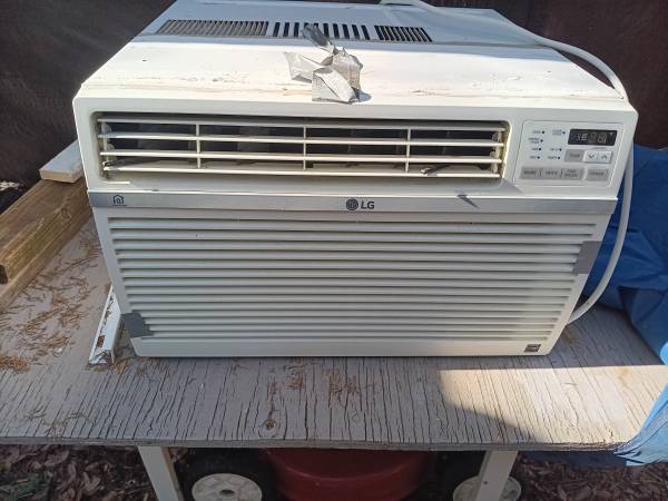 Window A/C 12,000 BTU LG 1