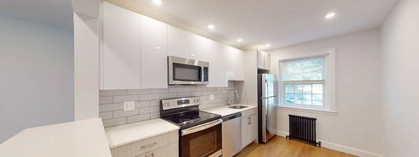 $3,000 / 2br - Newton Waban w/ In-Unit Laundry – Available Now (Newton)63996834103811120