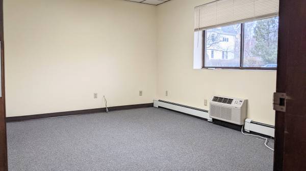 $1,200 East Arlington commercial space / HEAT INC/ On busline (Arlington)63863137541763124