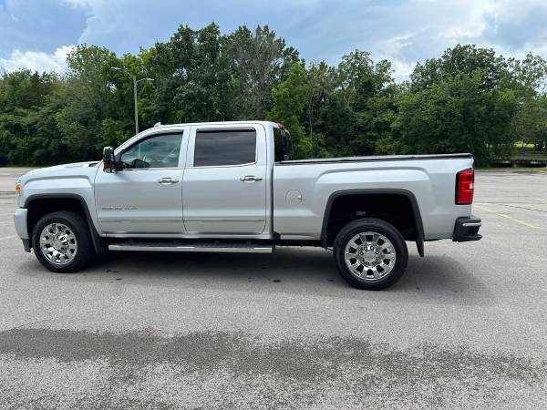 2019 GMC Sierra 2500HD 6.6L L5P Denali Duramax Diesel 4x4 - $46,900 (Lexington)63624978935555124