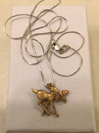 Pretty VINTAGE Fawn/Bambi Gold PENDANT/Chain 1