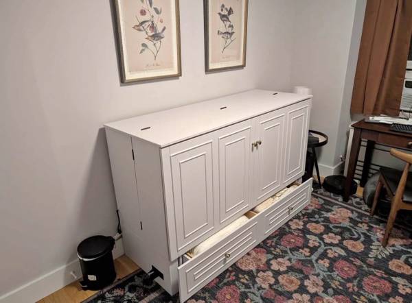 Queen Murphy cabinet 1