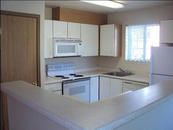 $1,915 / 1br - 780ft2 - Rare Opportunity, 1 BR/1 BA with Sauna & Exercise Room (Poulsbo, WA 98370)63786756077571122