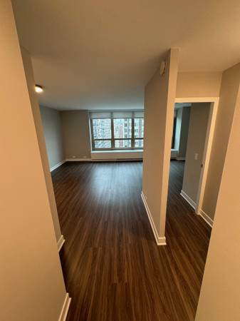 $1,950 / 567ft2 - studio-ss appliances, 24hr doorman, gym&yoga rm, pool sundeck w grills (Lakeview)63781279822595122