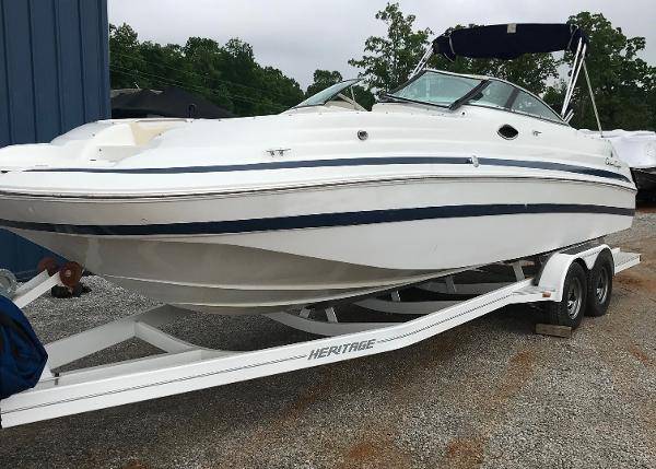 Chris-Craft 262 Sport Deck Boat 1
