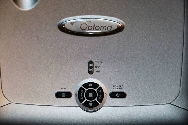 Optoma 2,000 DLP Lumens Bright Video Projector + Remote Control Busine - $200 (san mateo)63443331892737122