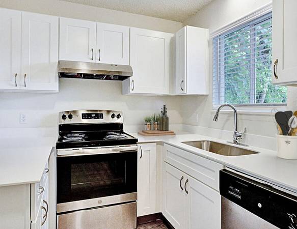 $1,495 / 2br - FREE GIFT after TOURING! Onsite Garages, Year-Round Amenities (Beaverton)63914740253827122