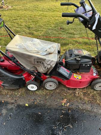 Toro Lawnmower with Bag 1