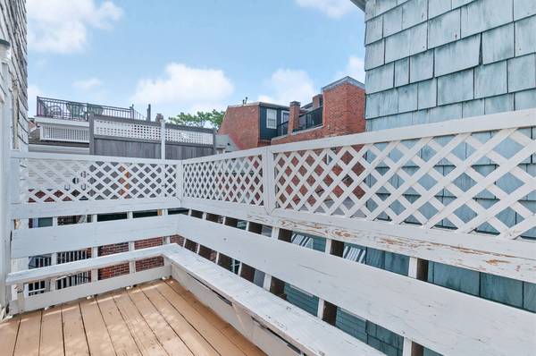 $3,975 / 3br - 1200ft2 - No Fee. 2+/3BD Charlestown Penthouse w/ Central Air, Deck! (Charestown)63614110208387121