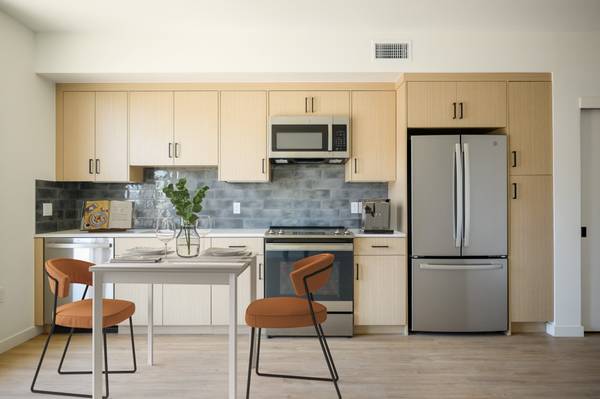 Elevator Access, Air Conditioning, Garage Parking 1