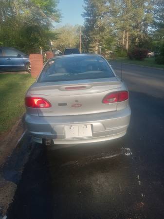 2004 chevrolet cavalier  4cyl sunroof 160k - $1,999 (Stone mountain)63621327563521121