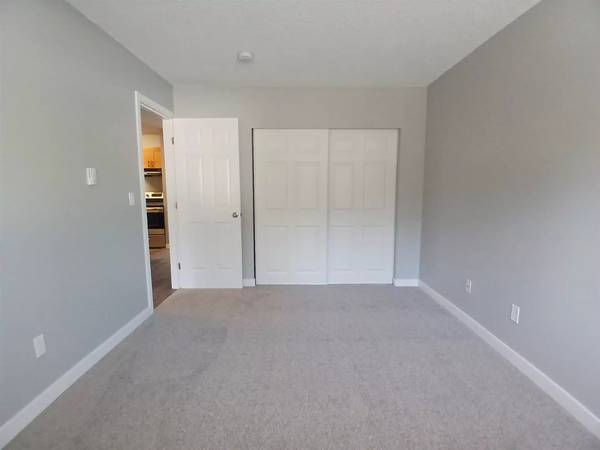 $1,850 / 2br - 860ft2 - Beautiful 2 Bed / 1 Bath Layout, Tons of Light. Call for a Tour! (Kent)64031305834883124