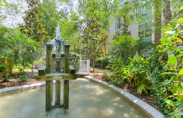 $1,595 / 2br - 1100ft2 - Don't Fumble This Upgraded Apartment! Apply Today! (River Ridge)63903770902530122