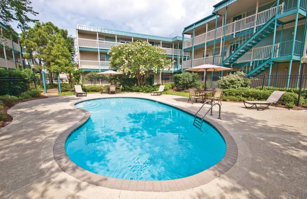 $1,135 / 1br - 709ft2 - Come And See Your New Home Today! Large 1 Bedroom Available Now! (Metairie)63792245761537124