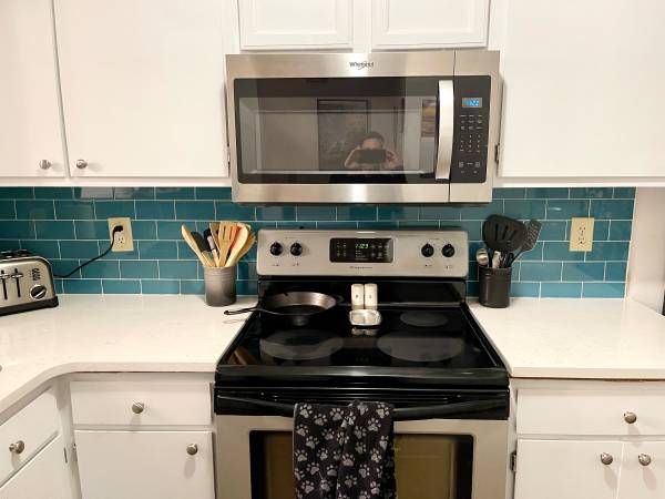 $2,300 / 2br - 1255ft2 - 2 Bedroom Condo with pool for RENT (Snee Farm)64015948259075121