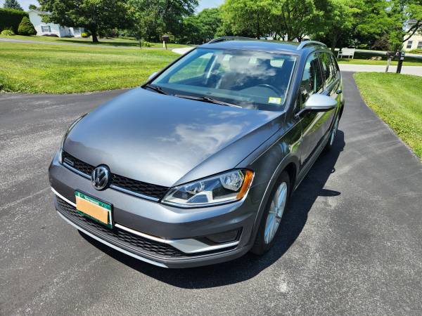 2017 VW Golf Alltack AWD - $14,900 (St Albans)63622570825731120
