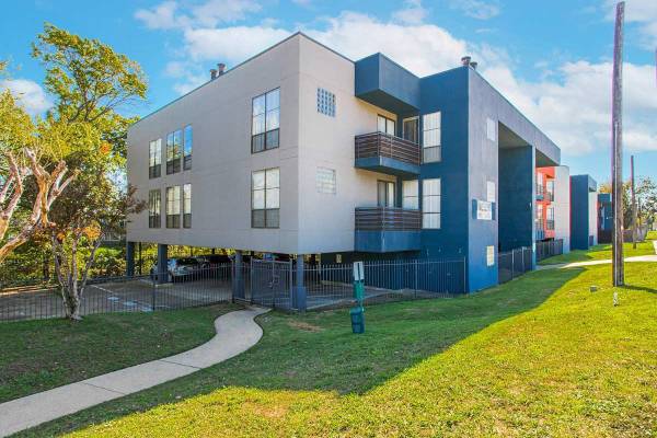 $825 / 1br - 687ft2 - Dishwasher, Large Closets, W/D Hookup (7610 Skillman St, Dallas, TX)63796257725313121