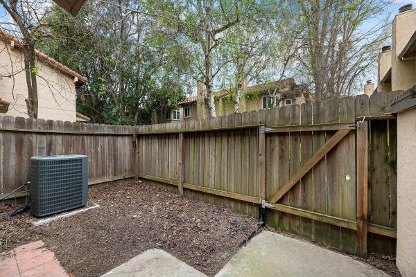 $2,470 / 2br - 1230ft2 - High-speed Internet Access, Beautiful Landscaping, 2bd 2.5ba (54 Quay Court, Sacramento, CA)63844737567873122