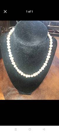 Salt water pearls necklace 1