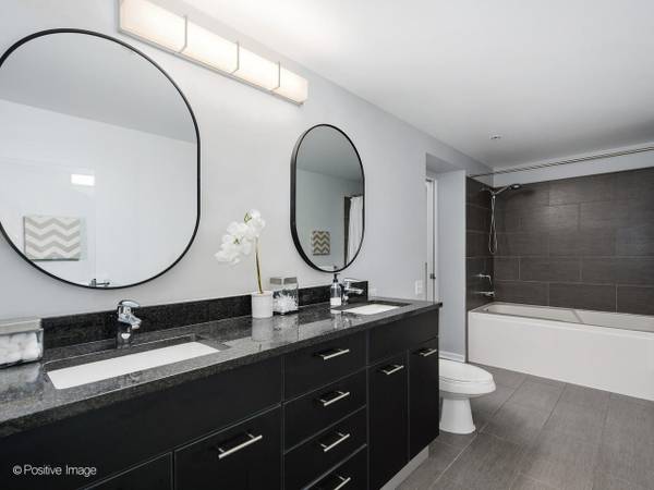 $4,000 / 3br - 1350ft2 - Available Immediately – Stunning 3BR/2.5BA Condo in West Loop! (West Loop)63781678224385123