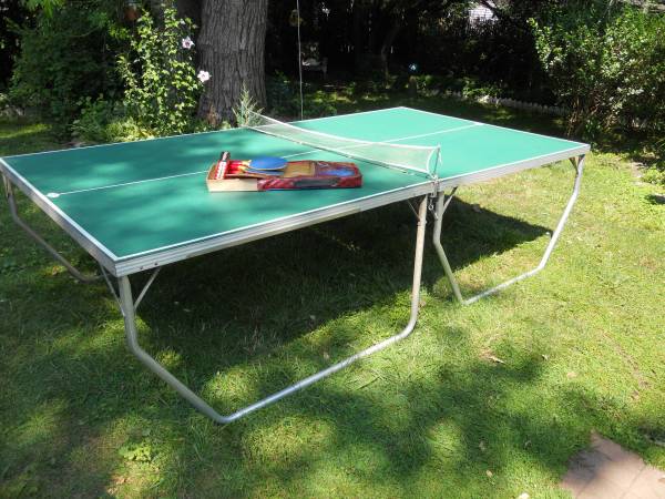 FOLDING PING PONG TABLE ON WHEELS 1
