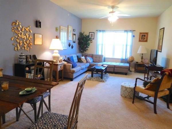 $1,094 / 2br - 1265ft2 - Looking for roommate, available October!63680176115331120