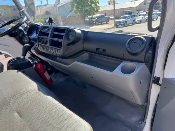 2018 Hino 195 - 16 - Photo 15