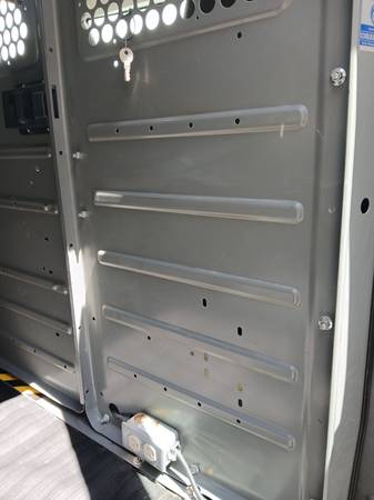 furgoneta de trabajo CHEV Express 2012 - $11,800 (MOUNT PLEASANT)63613447485825122