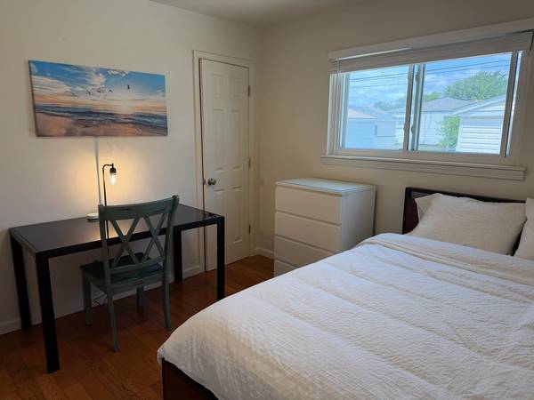 ROOM FOR RENT FURNISHED - All Utilities & Internet Included – Clinton 1