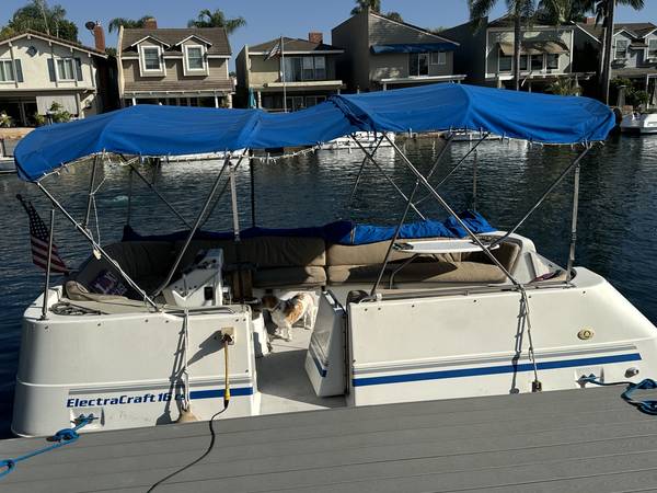 16 ft PONTOON BOAT IN GREAT CONDITION! 1