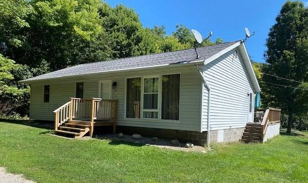 $1,400 / 3br - KELLEYS ISLAND OH CLAUDIA'S COTTAGE  116 CEDAR  DR (116 CEDAR DR)63840109255041121