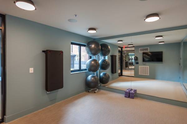 $2,922 / 2br - 815ft2 - Apartamento brillante y moderno en Uptown DC (Petworth/Noroeste/Adams Morgan)63843419102595122