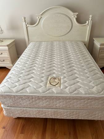 Full Size Bed  and Box Spring 1