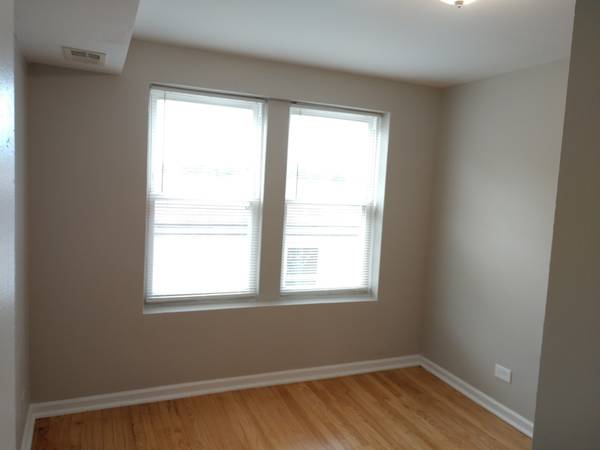 $1,400 / 2br - 950ft2 - Hirsch Street--Corner Building, Vintage with Modern Updates, Location! (West Humboldt Park / Hermosa)63960010066434123