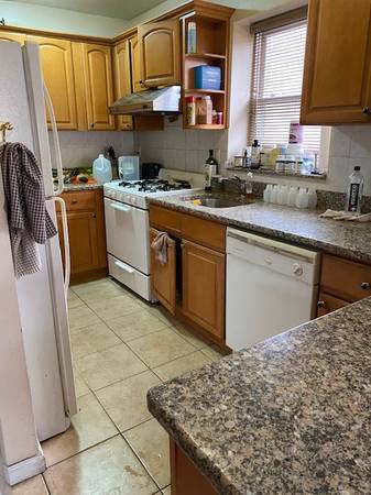 $800 / 1br - alquilar una habitación en mi apartamento de tres dormitorios. (Jamaica Estates)63874744031619122