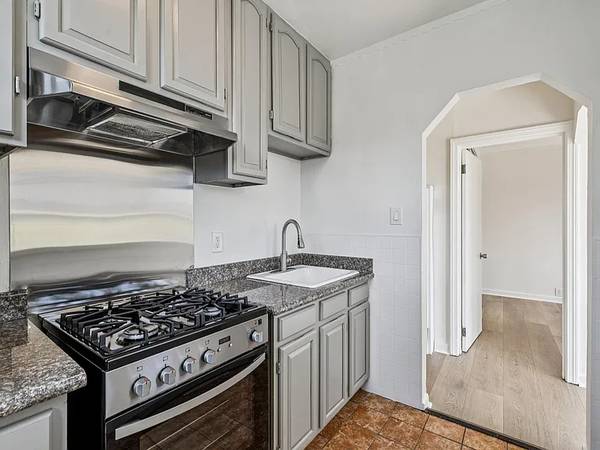 $1,499 / 1br - 3460ft2 - Updated Top-Floor 1-Bedroom Apartment in Cow Hollow!! (San Francisco)63824145372545124