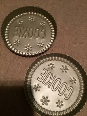 Set of 2 New Cookie Shaped Cake Pans 1