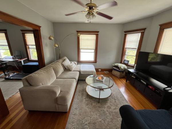 $2,500 / 2br - 1100ft2 - Amplio apartamento de 2 niveles y 6 habitaciones cerca de X-way y estación de T! ¡SIN COMISIÓN DE CORRETAJE! (Quincy)63655220391939122