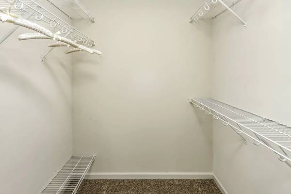 $1,760 / 2br - 1224ft2 - Very Spacious 2bed 2bath, HUGE WALK IN CLOSETS! (omaha)63681732937475121