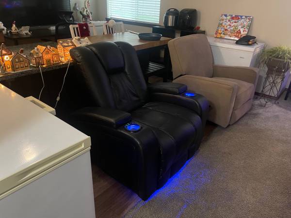 High End Black Leather Recliner with cupholders and storage 1