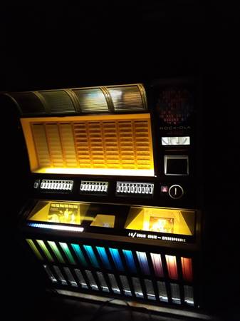 ROCK-OLA 442 Jukebox- Includes some 45's - 100% WORKING 1