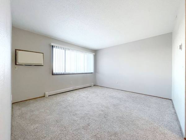 $765 / 2br - 650ft2 - 2/bd 1/ba, Lawn Care and Snow Removal, in Minot ND (505 Park Street, Minot, ND)63982417724931124