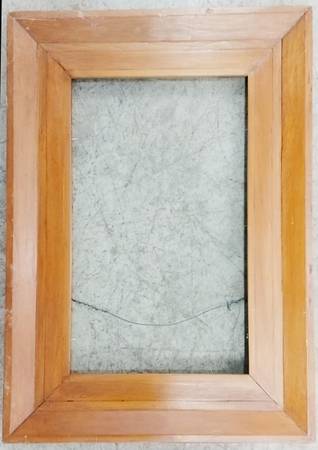 VINTAGE WOODEN FRAME 1