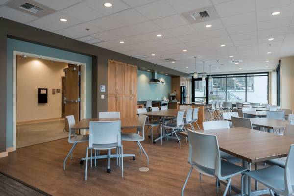$1,683 / 1br - 567ft2 - OFERTAS EN EL CORAZÓN DE KIRKLAND (12531 NE 124th St, Kirkland, WA)63850642511873120