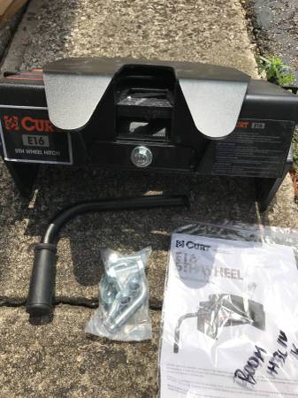 CURT 16515 E16 5th Wheel Hitch Head 1