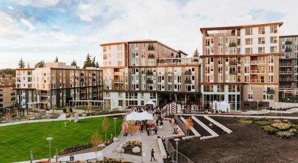 $2,692 / 1br - 680ft2 - Vive la vida de lujo: 1 dormitorio/1 baño con baños inspirados en spa, primero (Redmond)63688480121985120